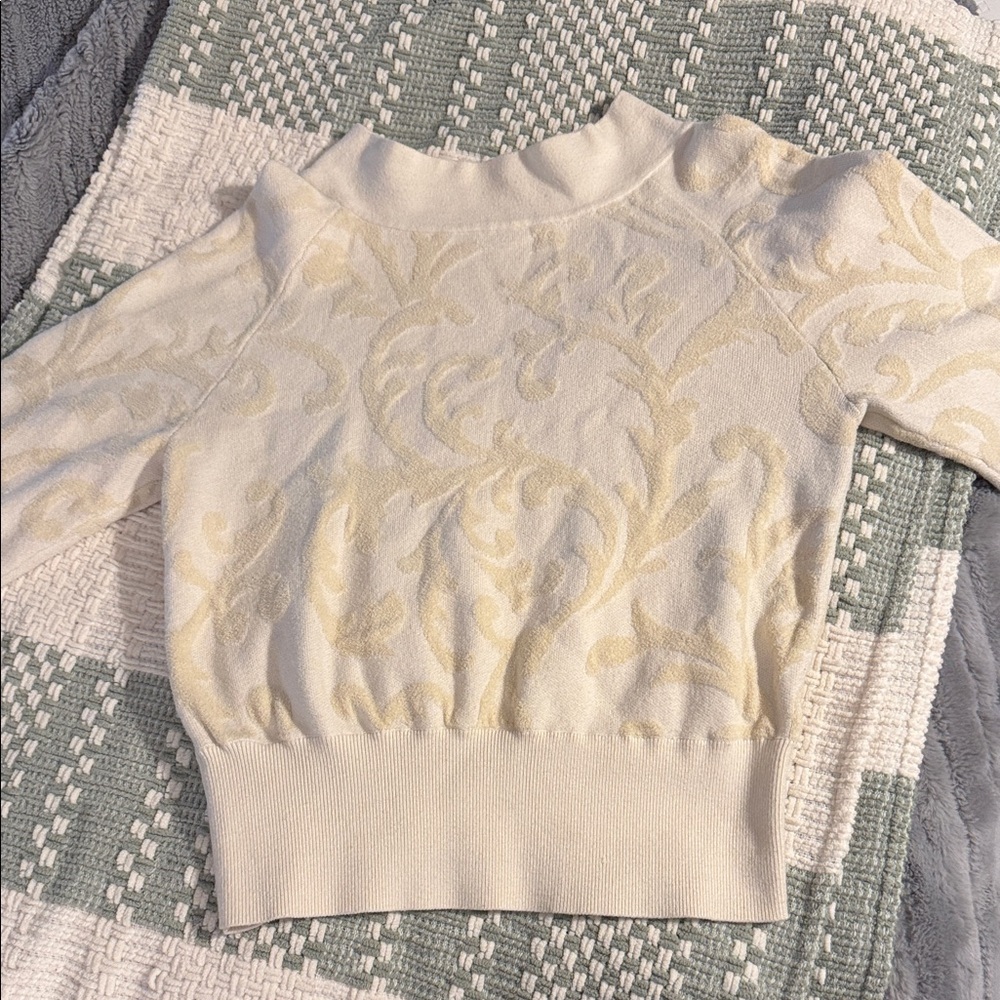 Women’s Anthropologie sweater 🤍